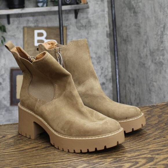 Universal Thread Womens Crispin Chelsea Boots 87933747 Tan Brown 8.5M - Picture 1 of 10